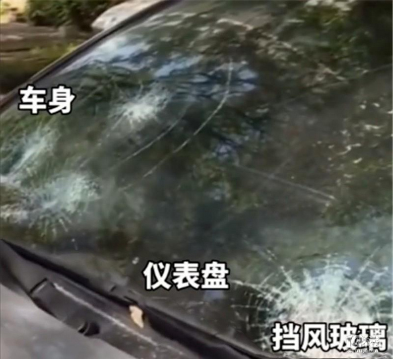 為何他要無緣無故砸人家車子呢？
