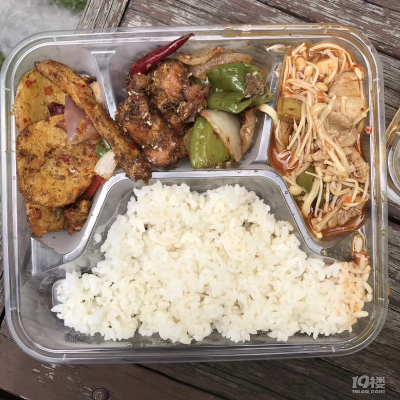 返校后吃食堂的我們，開飯盒堪比開盲盒？