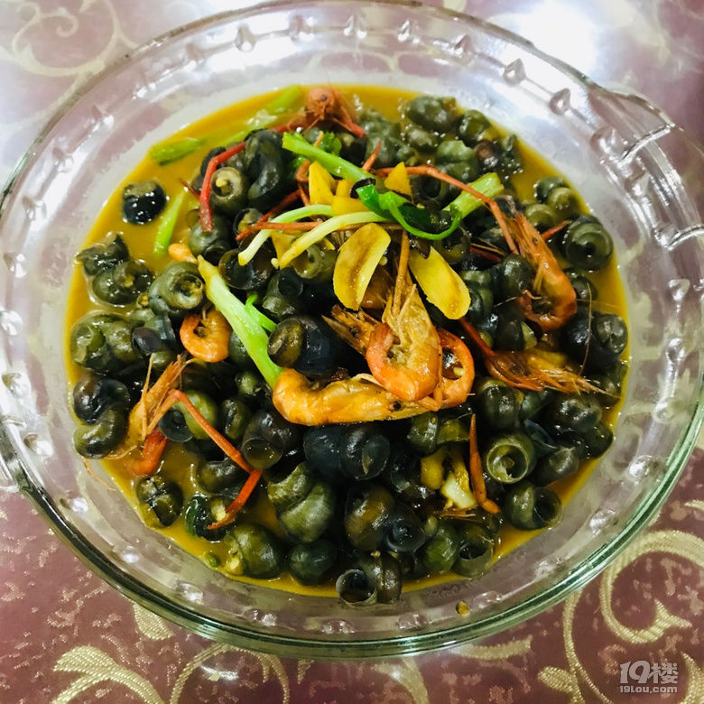 推門可以見小溪的地方