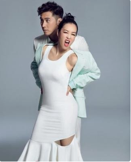 乘風破浪的姐姐鐘麗緹蕾絲吊帶上衣，大膽穿搭效果出門