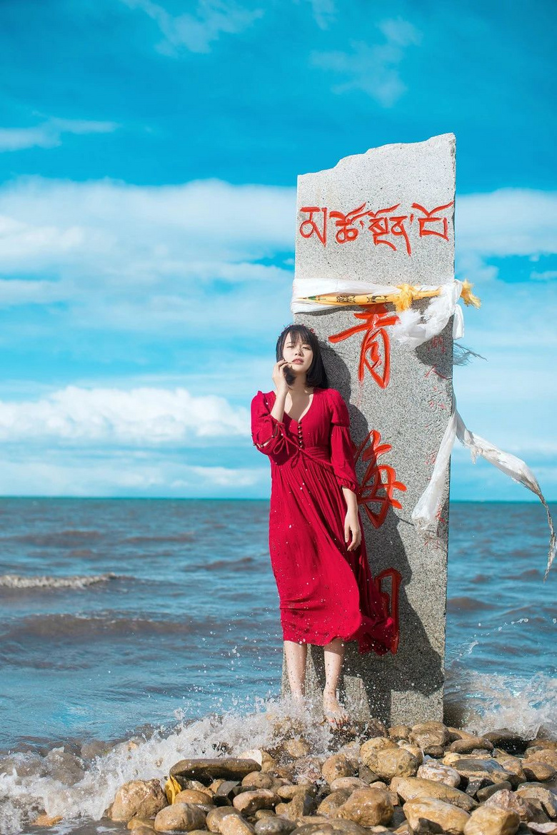 7月的青海湖，一半花海，一半美女