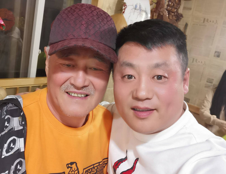 宋晓峰直播遭非议,赵本山首次发声护徒弟
