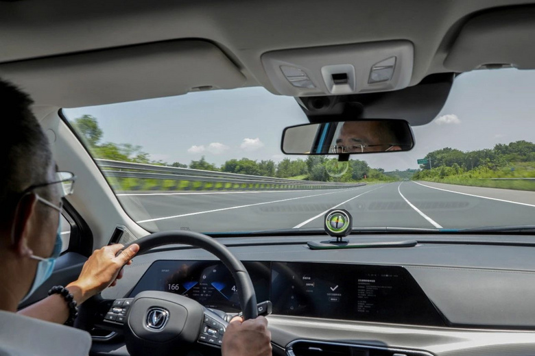 加速踩到180km/h依然穩(wěn)定，這臺(tái)10來(lái)萬(wàn)級(jí)SUV蠻給力
