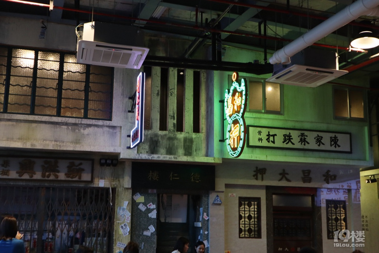 打卡杭州網(wǎng)紅香港街