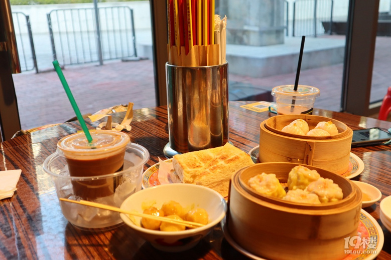 打卡杭州網(wǎng)紅香港街