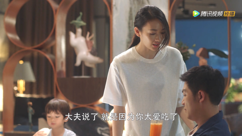 扒一扒《三十而已》顧佳的穿搭，也太適合上班族模仿了吧！
