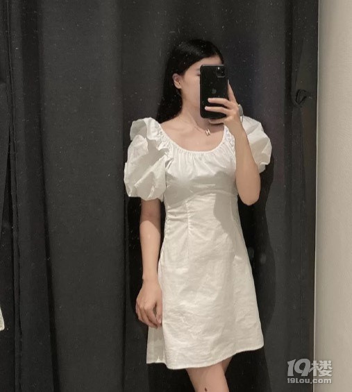 最近逛街發(fā)現了好多好看的衣服裙子，價格也都不貴