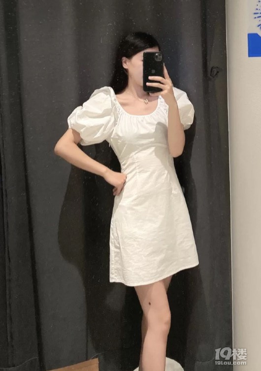 最近逛街發(fā)現了好多好看的衣服裙子，價格也都不貴