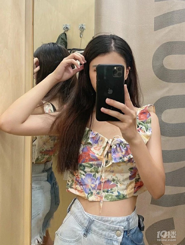 最近逛街發(fā)現了好多好看的衣服裙子，價格也都不貴