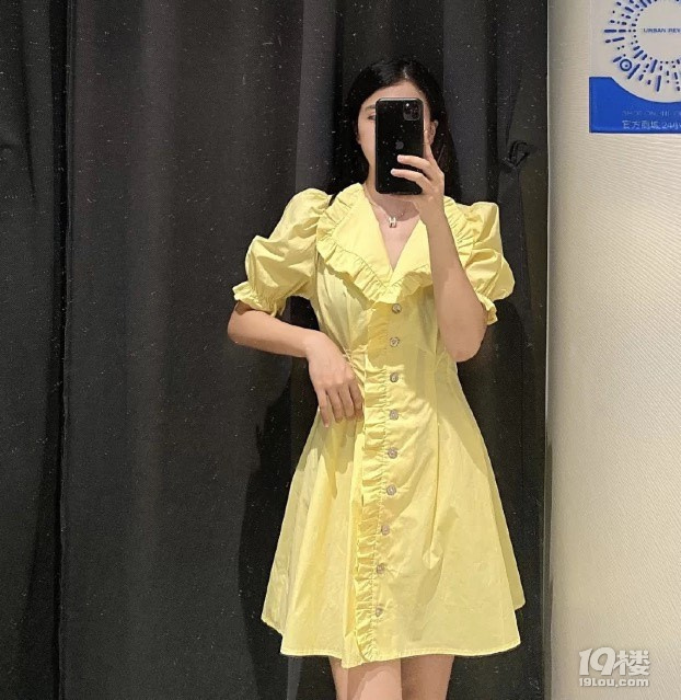 最近逛街發(fā)現了好多好看的衣服裙子，價格也都不貴
