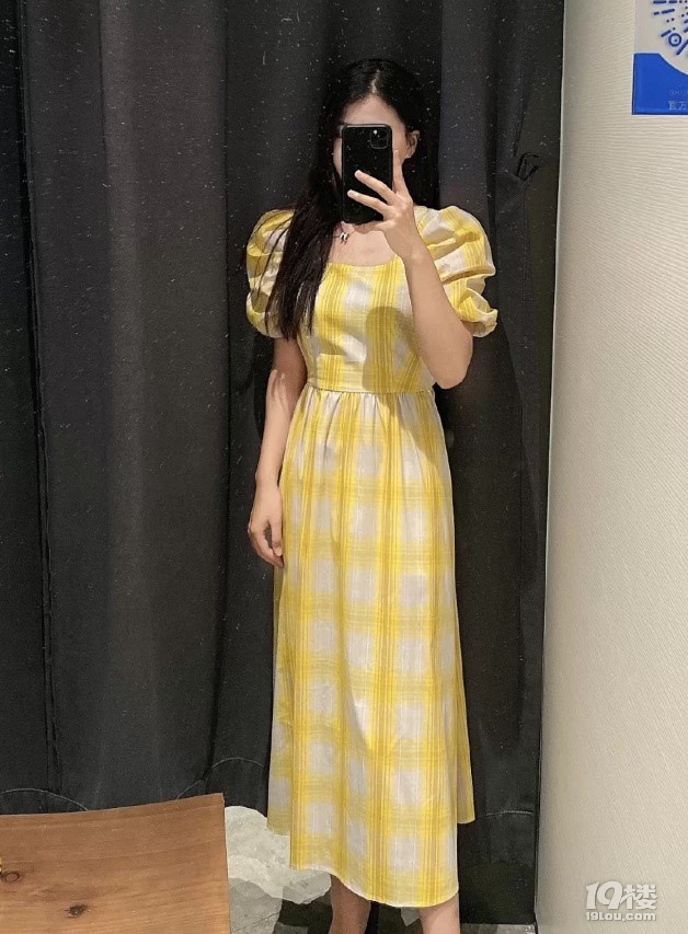 最近逛街發(fā)現了好多好看的衣服裙子，價格也都不貴