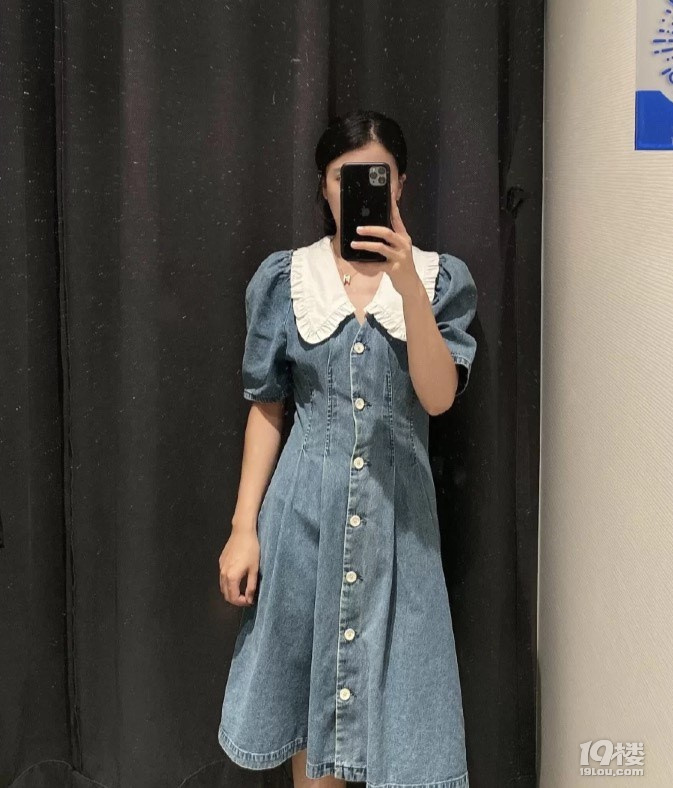 最近逛街發(fā)現了好多好看的衣服裙子，價格也都不貴