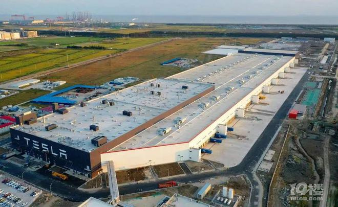 特斯拉Model 3加速沖桿，并非初犯系有“前科”