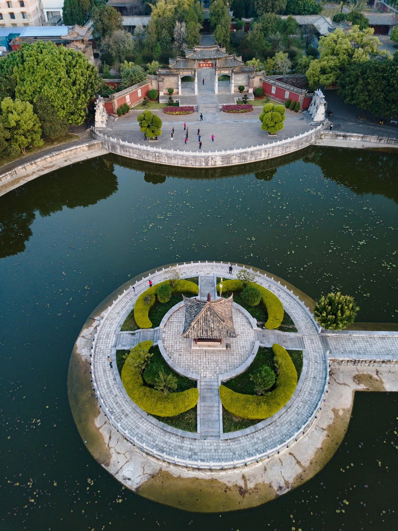 這座隱秘小城去一趟相當(dāng)于出國(guó)，比大理美，比成都好吃！