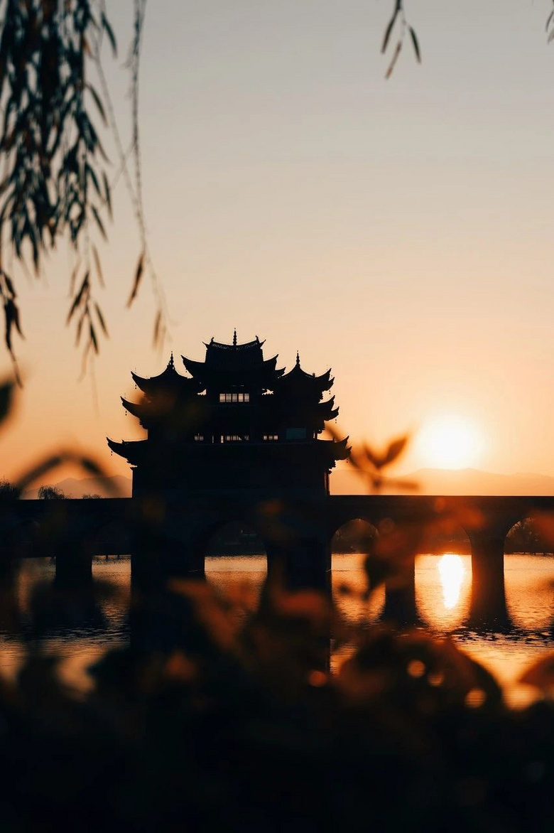 這座隱秘小城去一趟相當(dāng)于出國(guó)，比大理美，比成都好吃！