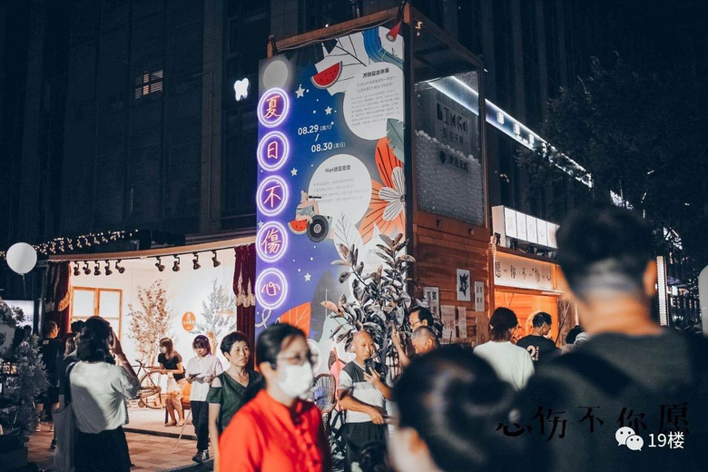 有人把離婚和結(jié)婚證送給咖啡館，有人外地寄物，都想在杭州留痕跡