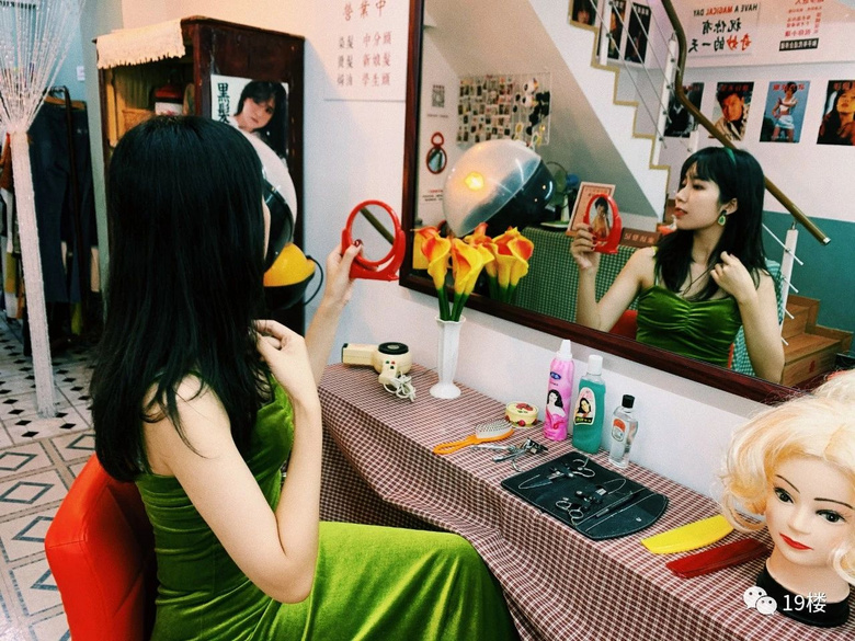 有人把離婚和結(jié)婚證送給咖啡館，有人外地寄物，都想在杭州留痕跡