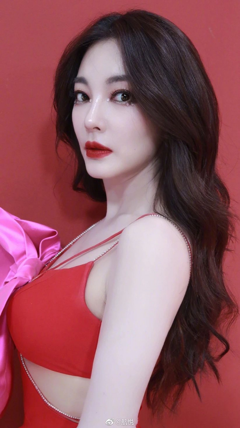 女生見人才化妝，同事除外？
