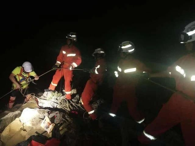貴州滴水灘“瀑降”的死亡穿越