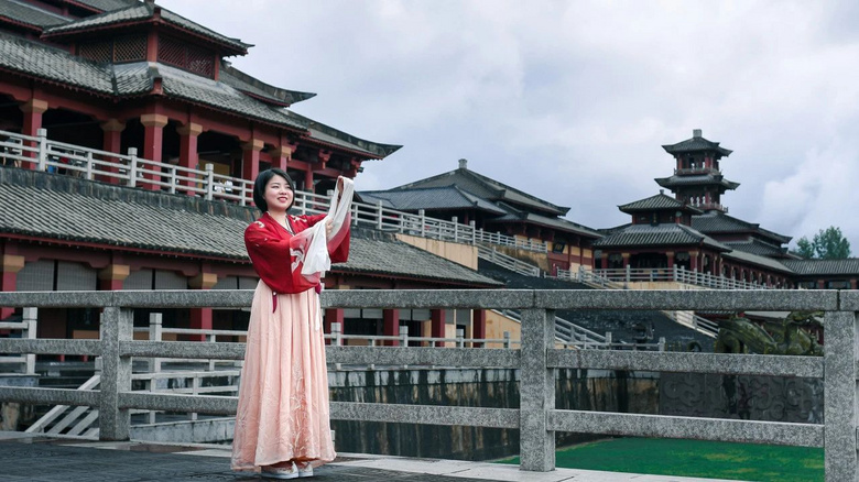 國(guó)內(nèi)唯一敢叫板好萊塢的景區(qū)，一腳跨過唐宋元明清，去一次就上癮