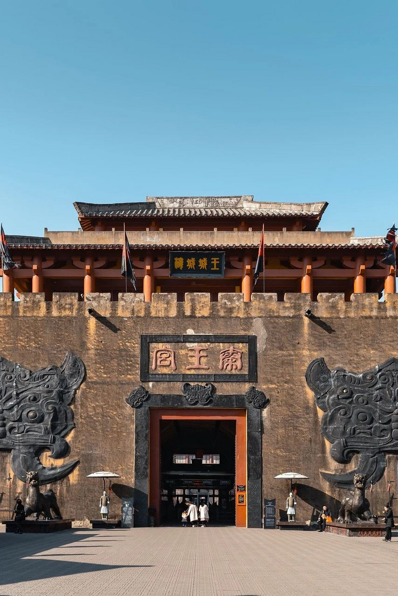 國(guó)內(nèi)唯一敢叫板好萊塢的景區(qū)，一腳跨過唐宋元明清，去一次就上癮