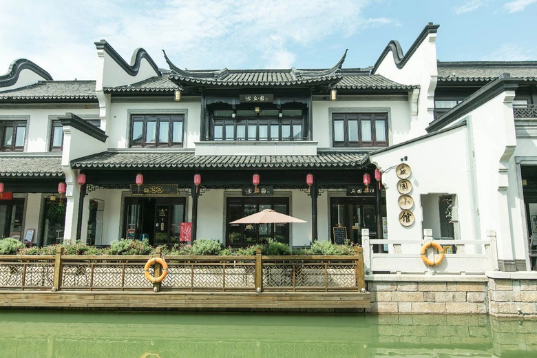 杭州出發(fā)一小時，帶你穿越到一個顏值在線又新奇有趣的古鎮(zhèn)里！