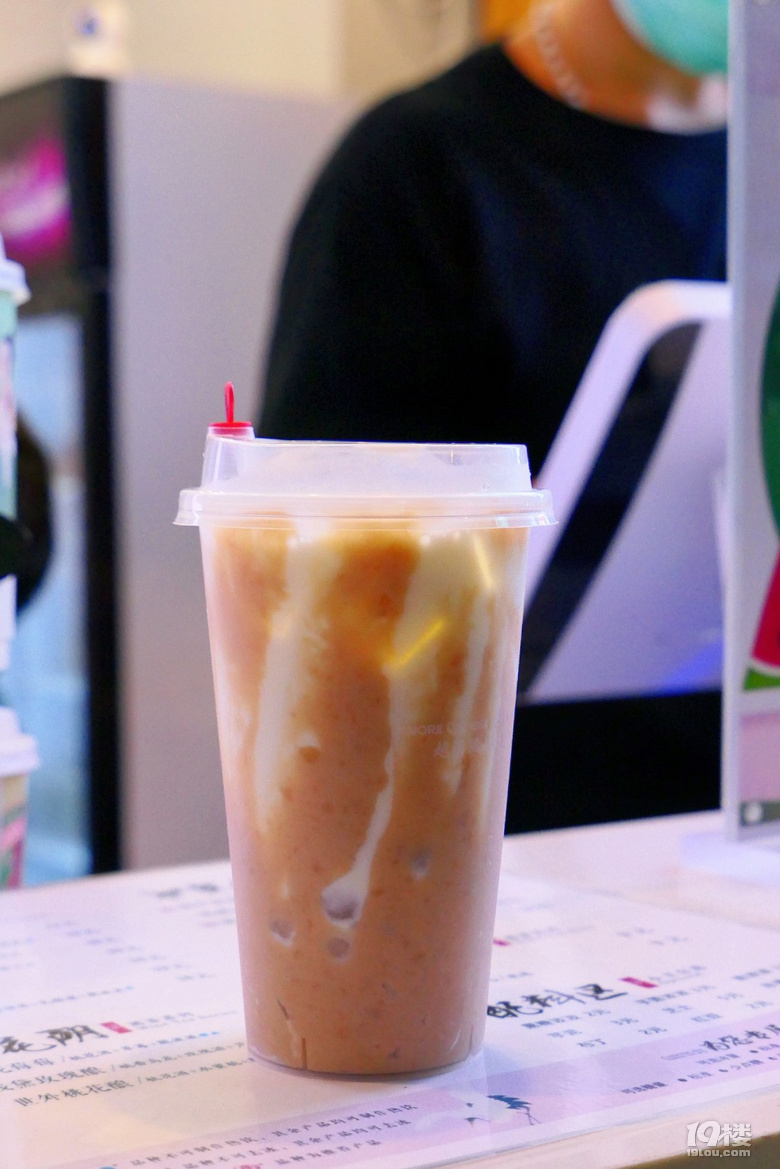騷奧瑞，也許我應(yīng)該改名叫奶茶精，嘖，體重