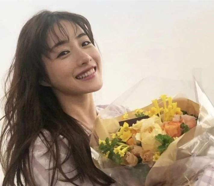原來石原里美緊致下頜線是這樣來的