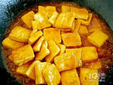 比糖醋里脊還過癮！豆腐這么做3步搞定，5分鐘燒出五星級味道