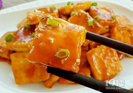 比糖醋里脊還過癮！豆腐這么做3步搞定，5分鐘燒出五星級味道