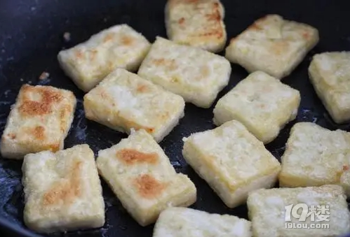 比糖醋里脊還過癮！豆腐這么做3步搞定，5分鐘燒出五星級味道