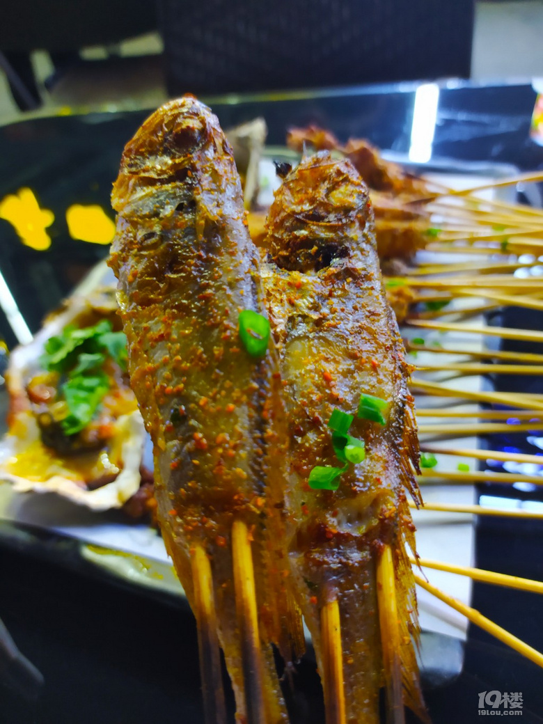 小e美食探店‖夜宵烤小黃魚配啤酒