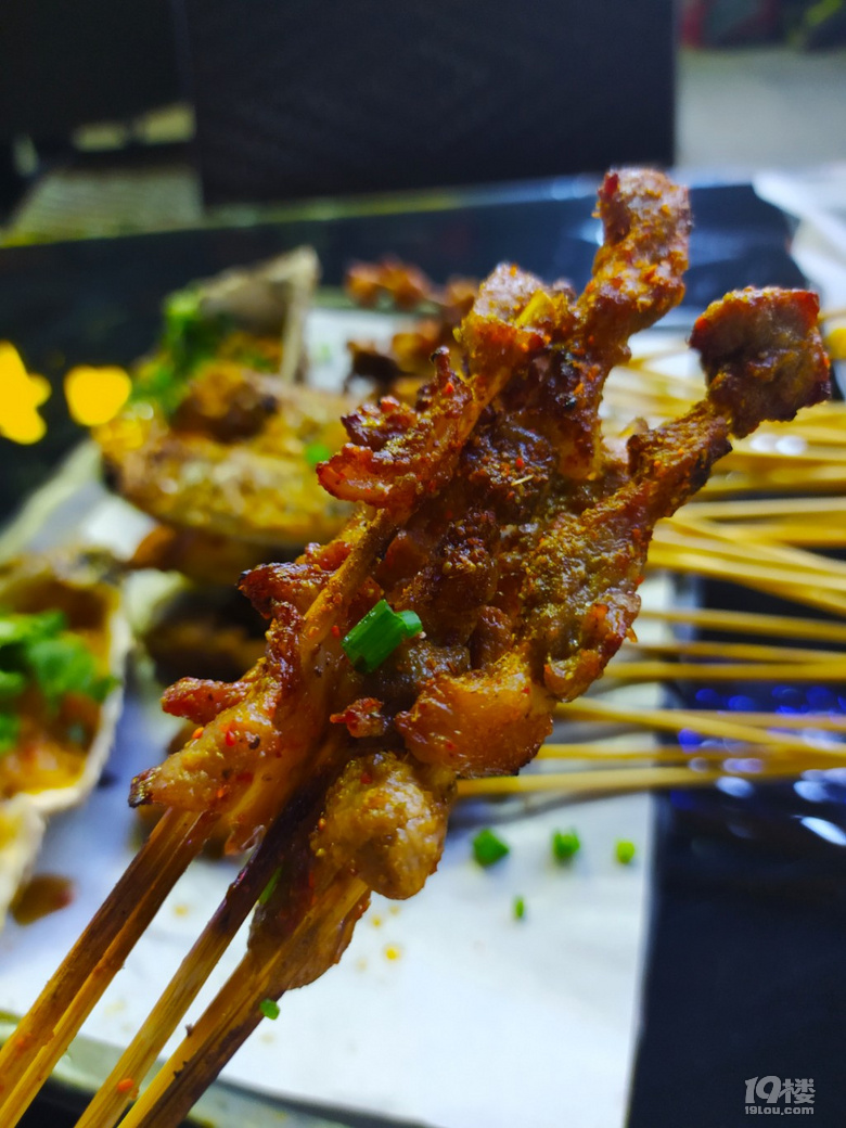 小e美食探店‖夜宵烤小黃魚配啤酒