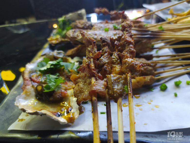 小e美食探店‖夜宵烤小黃魚配啤酒