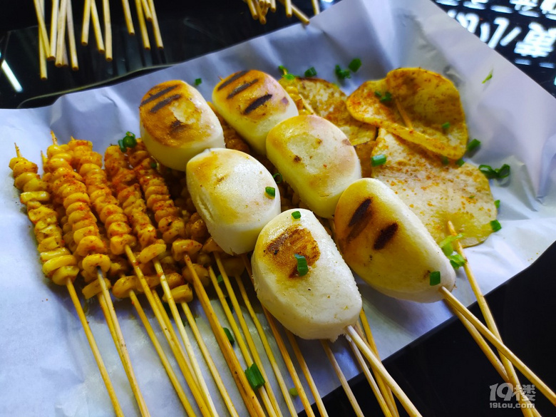 小e美食探店‖夜宵烤小黃魚配啤酒