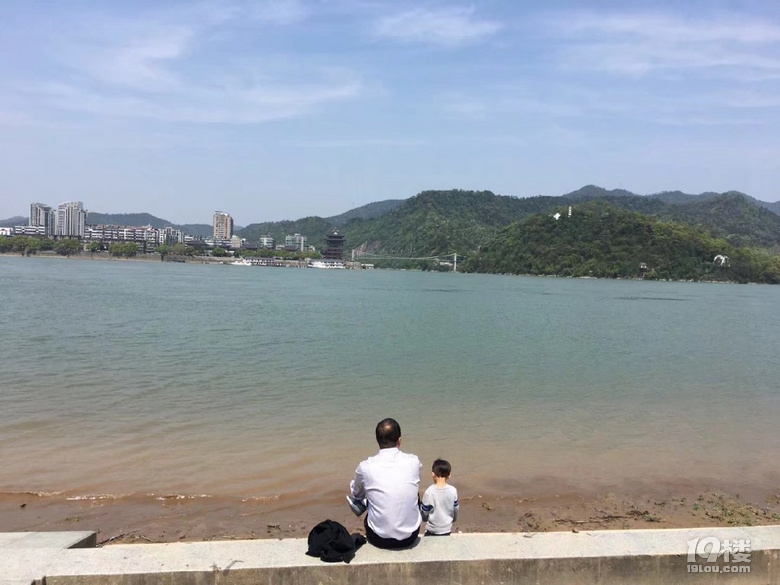 用文字和圖片回憶兒子上幼兒園前走過(guò)的風(fēng)景