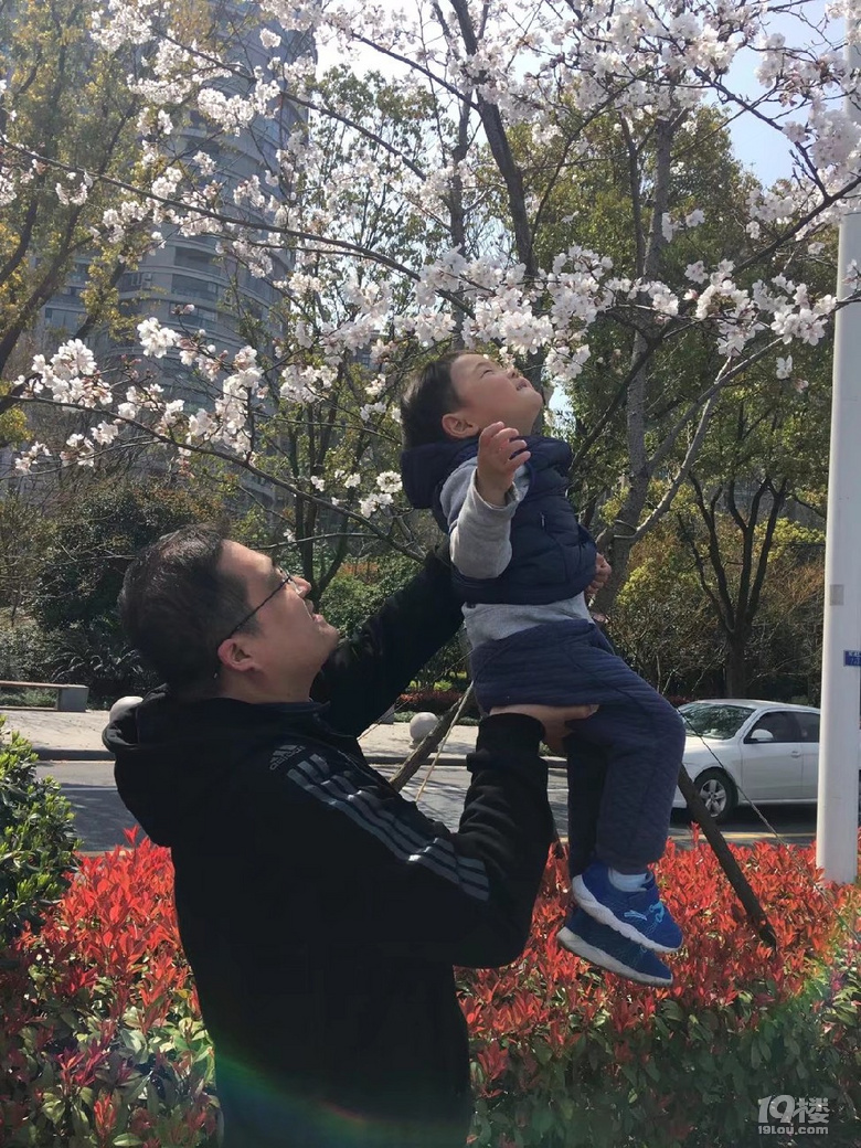 用文字和圖片回憶兒子上幼兒園前走過(guò)的風(fēng)景