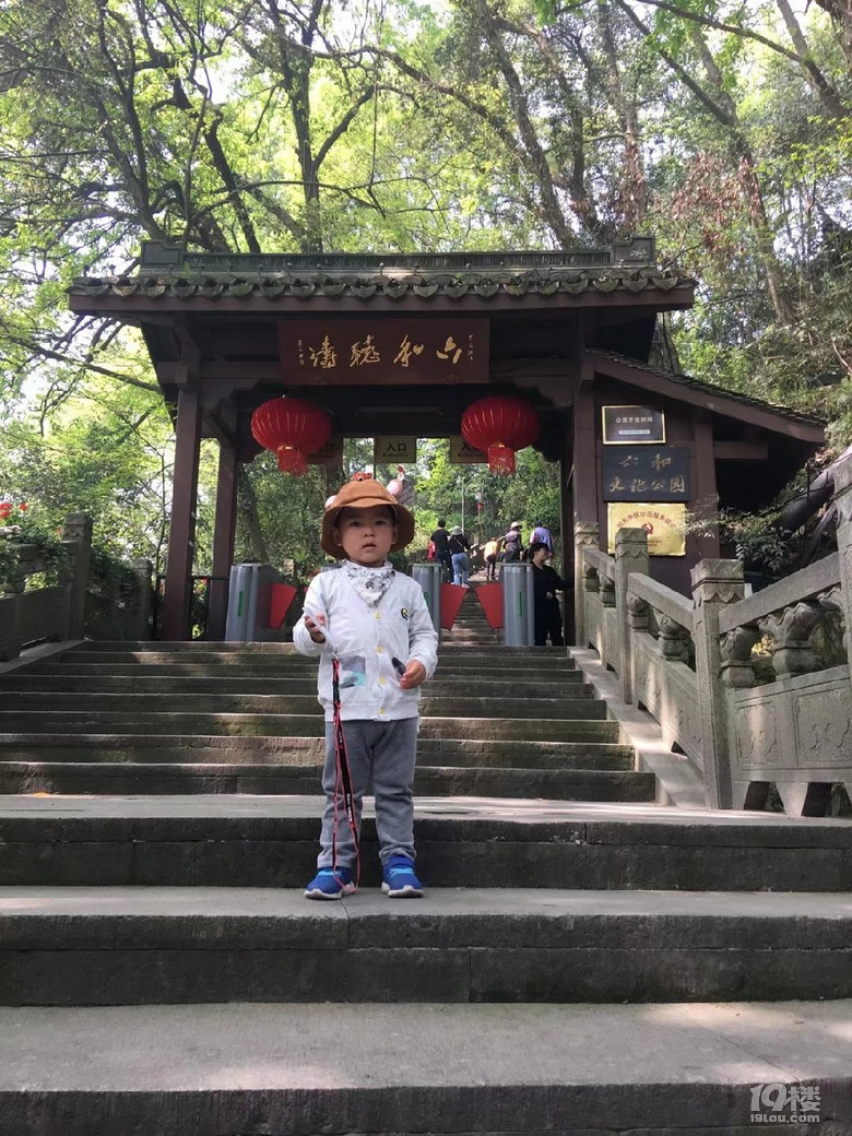 用文字和圖片回憶兒子上幼兒園前走過(guò)的風(fēng)景