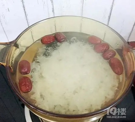 秋后干燥缺水多喝這碗湯，價格不貴好處多，清甜順滑又解饞