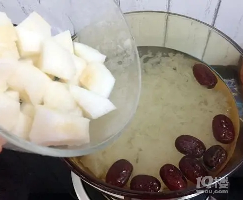 秋后干燥缺水多喝這碗湯，價格不貴好處多，清甜順滑又解饞