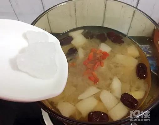秋后干燥缺水多喝這碗湯，價格不貴好處多，清甜順滑又解饞