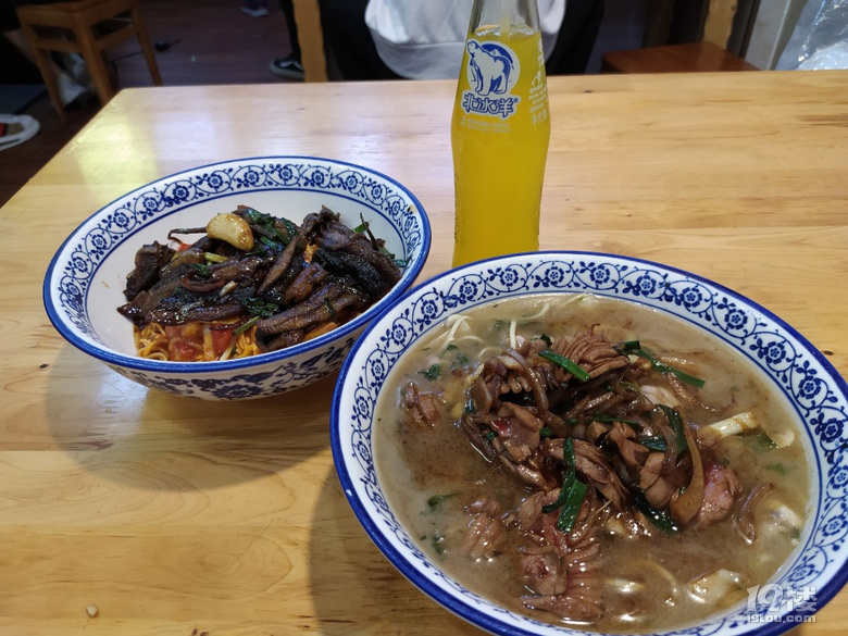 小e美食探店‖排隊一小時也要吃到的面