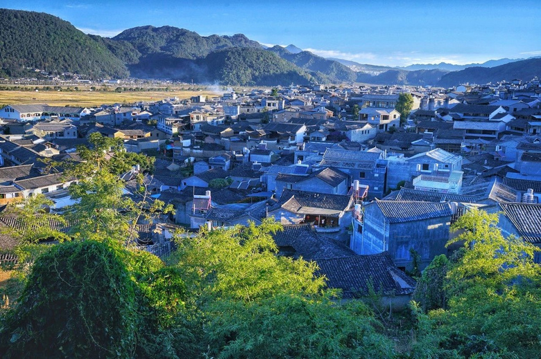 國內(nèi)唯一可同時看火山、泡溫泉的極邊小城！它才是云南秋色第一名
