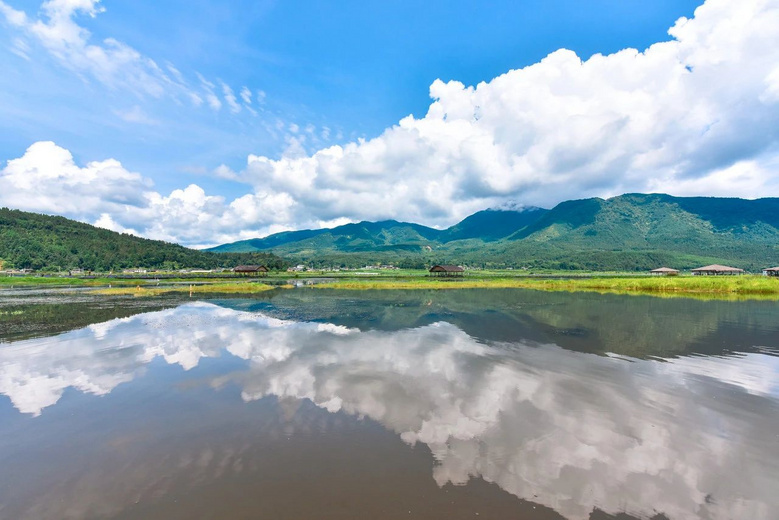 國內(nèi)唯一可同時看火山、泡溫泉的極邊小城！它才是云南秋色第一名