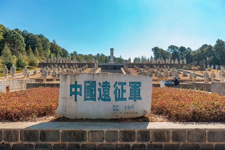 國內(nèi)唯一可同時看火山、泡溫泉的極邊小城！它才是云南秋色第一名