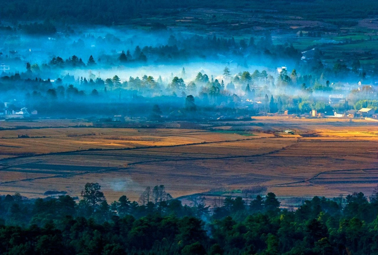 國內(nèi)唯一可同時看火山、泡溫泉的極邊小城！它才是云南秋色第一名