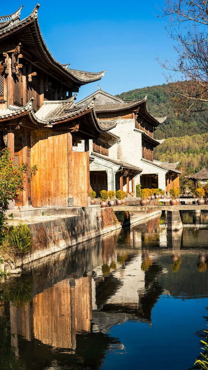 國內(nèi)唯一可同時看火山、泡溫泉的極邊小城！它才是云南秋色第一名