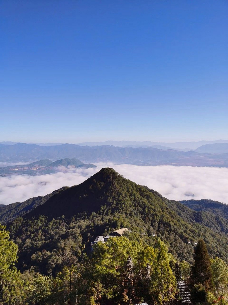 國內(nèi)唯一可同時看火山、泡溫泉的極邊小城！它才是云南秋色第一名