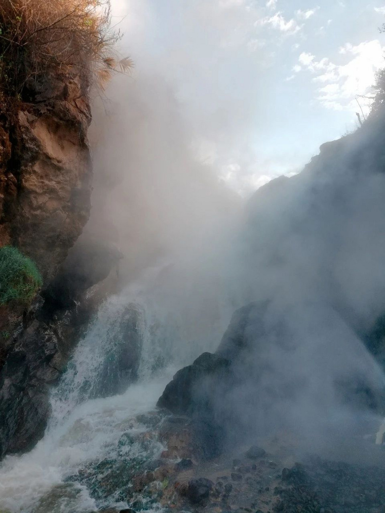 國內(nèi)唯一可同時看火山、泡溫泉的極邊小城！它才是云南秋色第一名