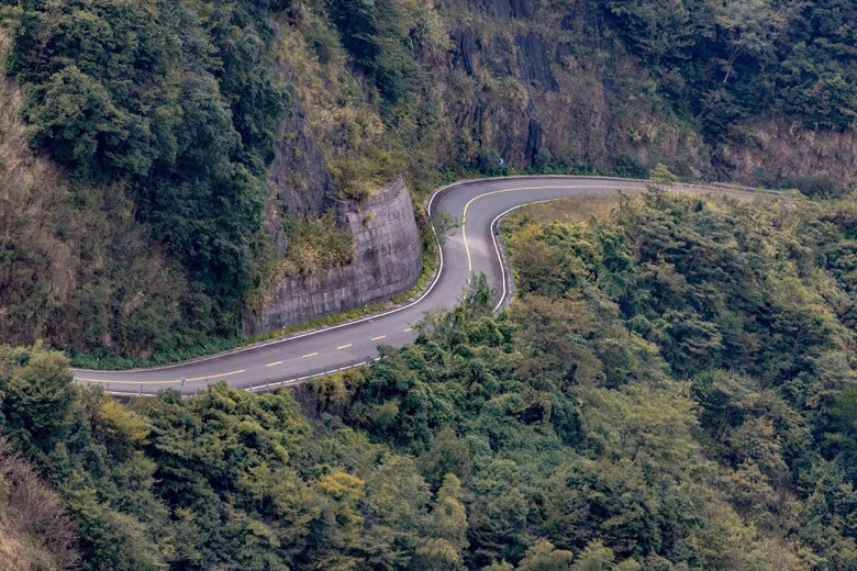 14 21335 阅读 52 回复 14 收藏 今天,为大家介绍一段四明山盘山公路